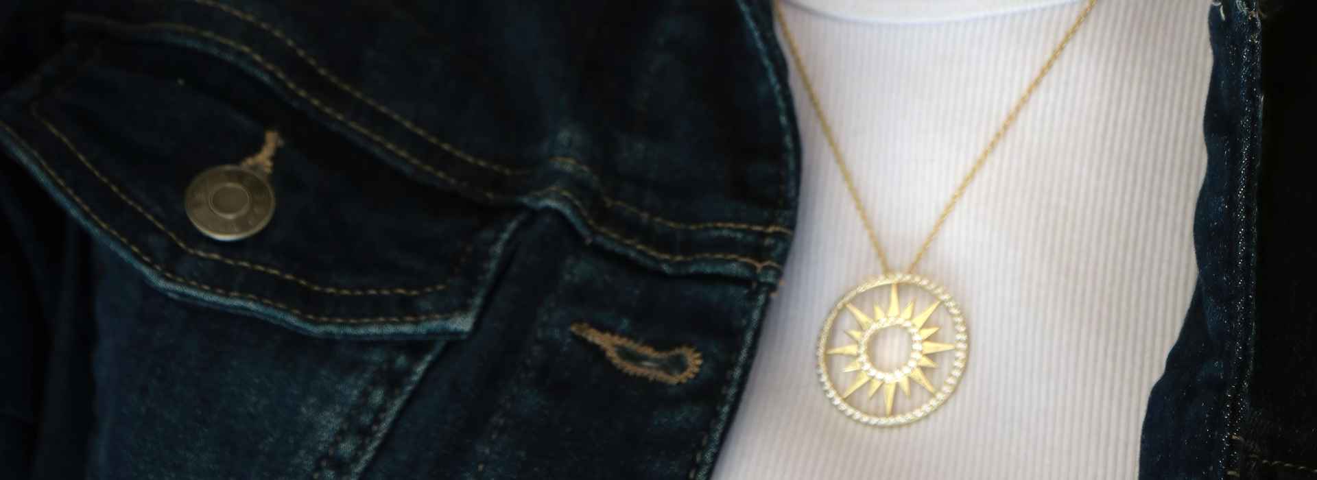 Gifts for mom
Show your love for the woman most deserving of it – your mother. Give more than a present – give a symbol of a shared memory.